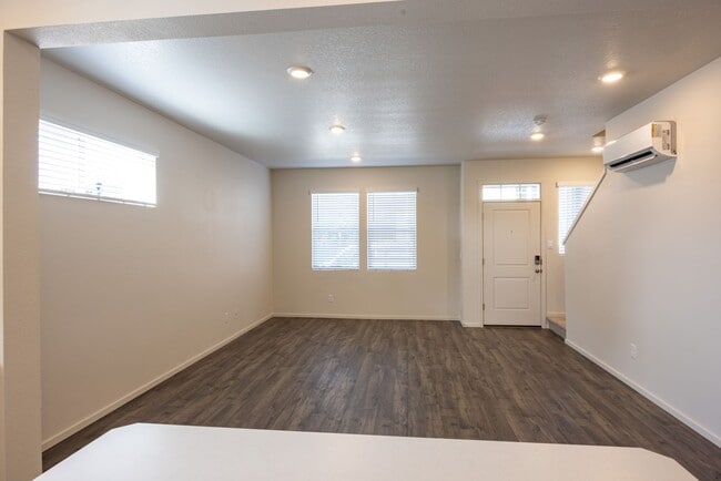 Photo - Three bedroom townhouse in Hazel Dell - Central Air Conditioning