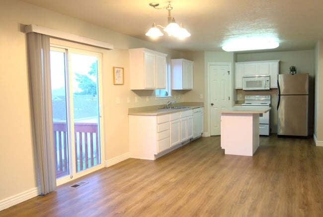 Photo - Large Family Home Ready for You!!