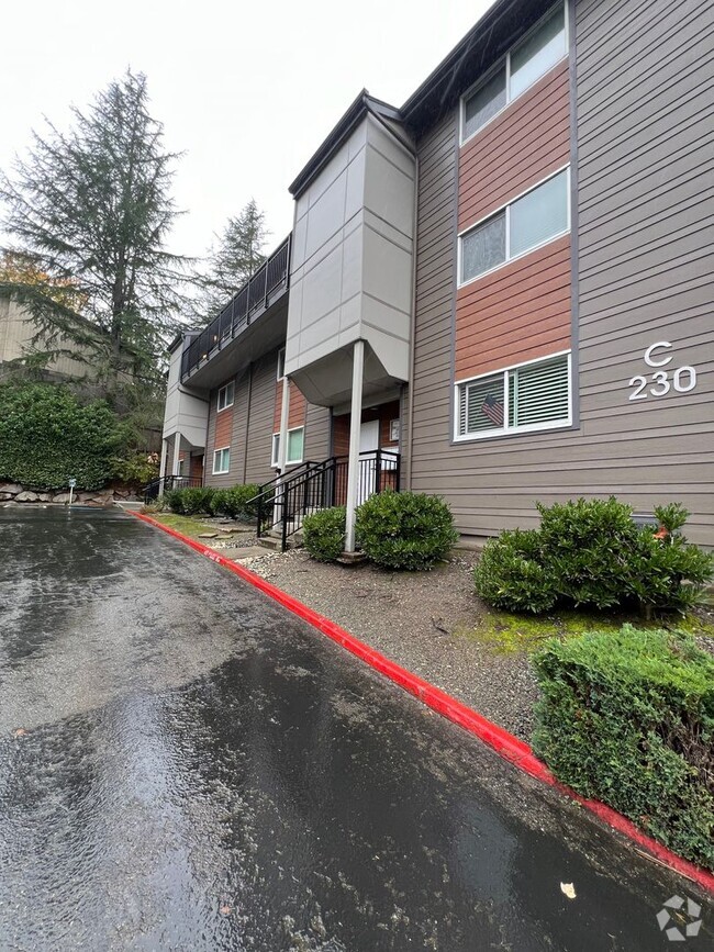 Building Photo - Cozy 1 bed 1 bath in Downtown Issaquah. Av... Rental