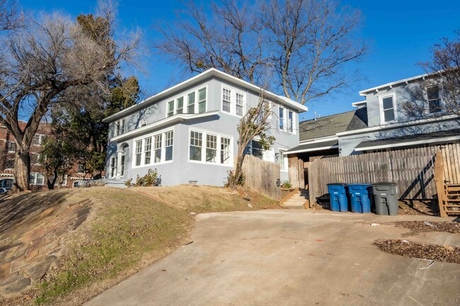 Building Photo - Prime Location! 2bed/ 2 bath! Schedule a tour today!