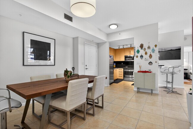 Photo - 511 SE 5 Ave Unidad 1102