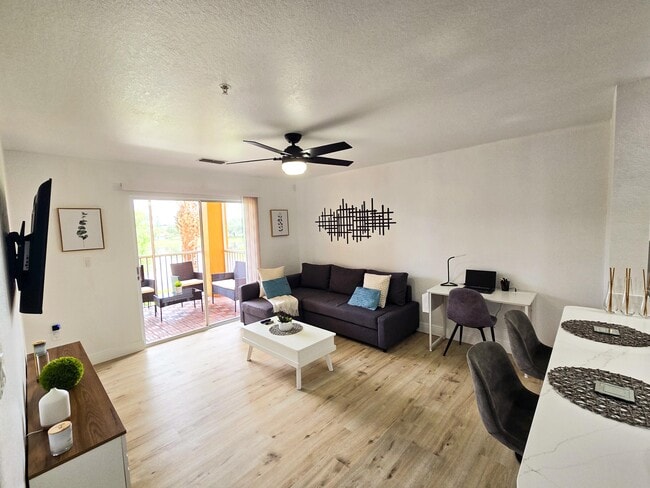 Photo - 5447 Vineland Rd Unidad 1211