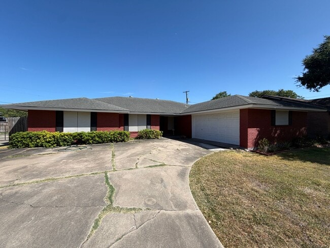 Building Photo - 749 Burkshire Dr