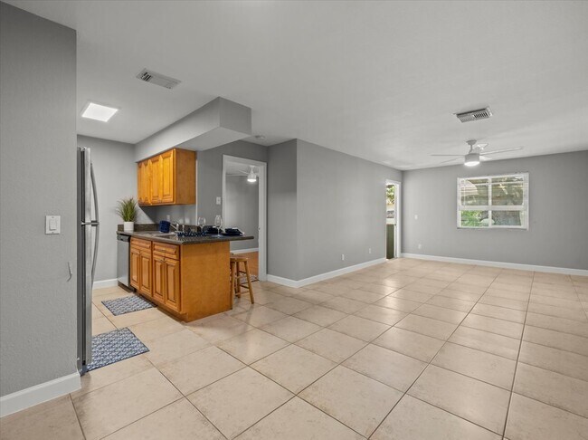 Photo - 230 Thorntree Pl