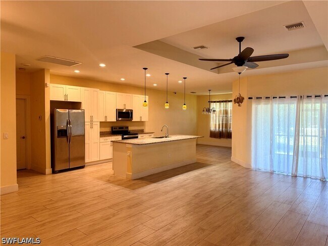 Photo - 5560 Belrose St