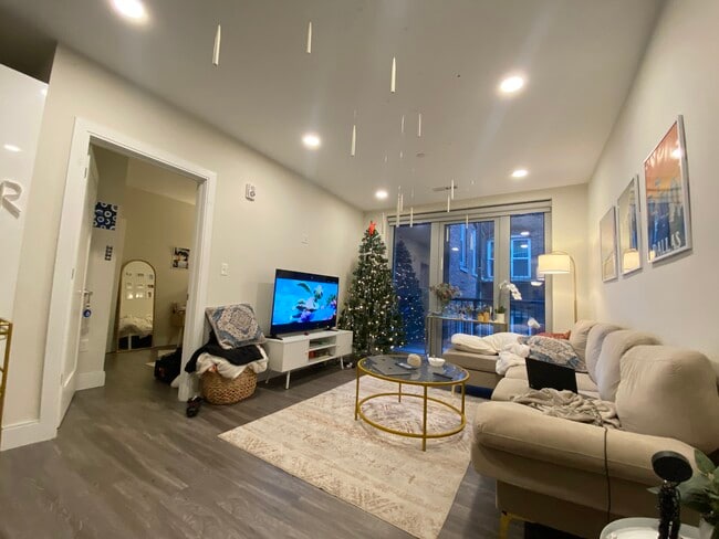 Building Photo - 1025 Tremont St Unit 207