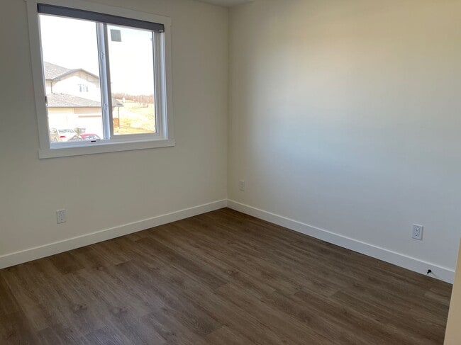 Photo - 2 Bed 1 Bath Unit in Ponoka, AB Unité 212