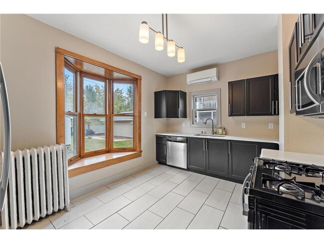 Photo - 882 Aurora Ave