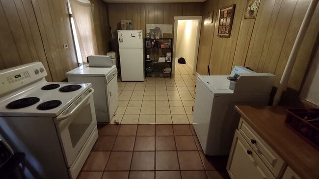 Photo - 215 S 4th St Unit 2 R