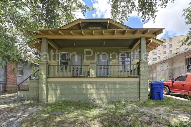 Building Photo - 2223-2225 Greene Street - Inside CoC - R11... Unit 2225 Rental