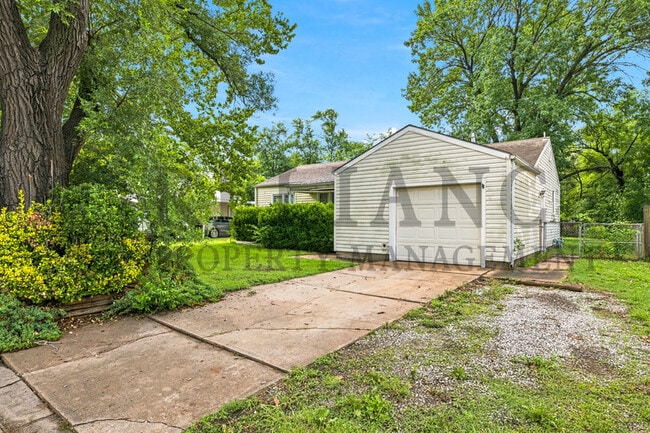 Photo - 1401 W Calvert St