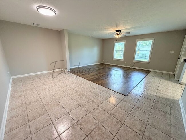 Photo - Spacious 3BR/2BA Duplex Near McNeese