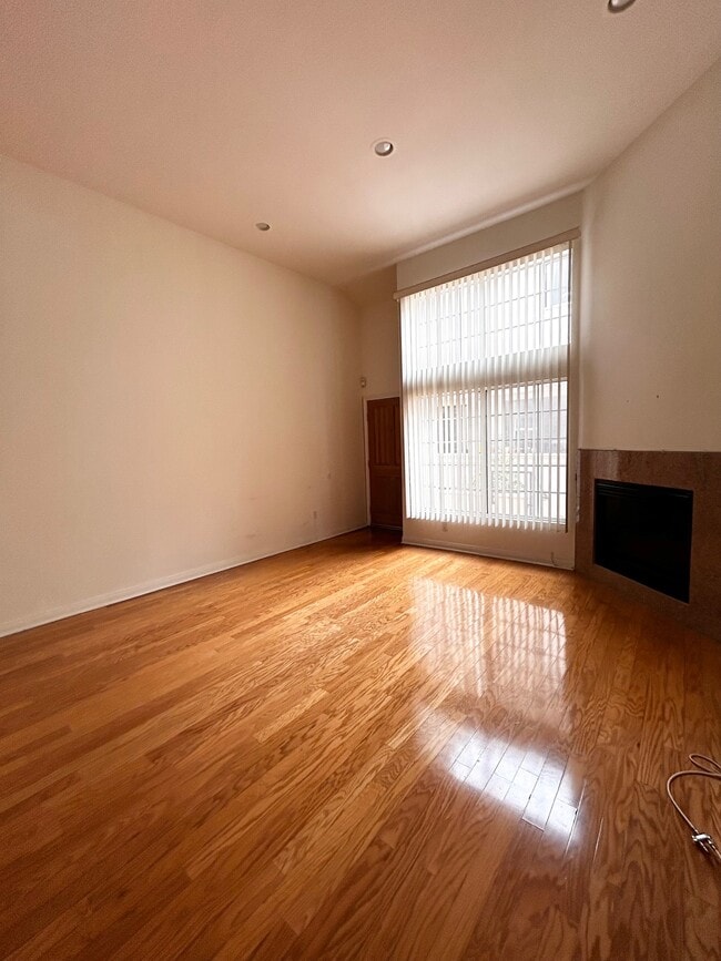 Photo - 1738-1742 Barry Ave