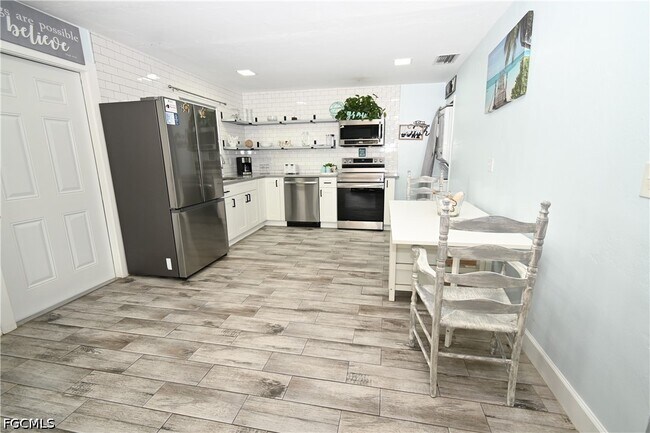 Photo - 206 Cape Coral Pkwy W