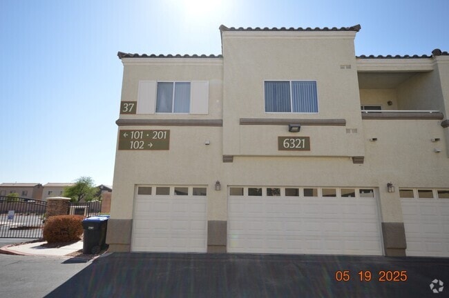 Building Photo - 6321 Desert Leaf St Rental
