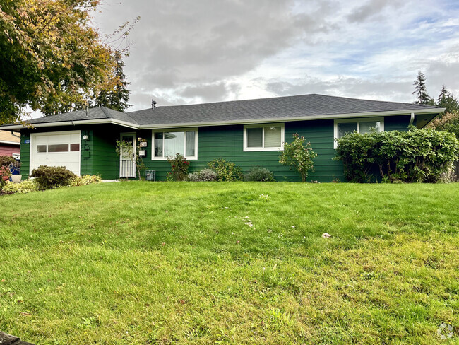 Building Photo - Charming 3-Bedroom Home