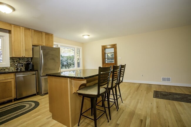 Photo - 110 Shasta Ct