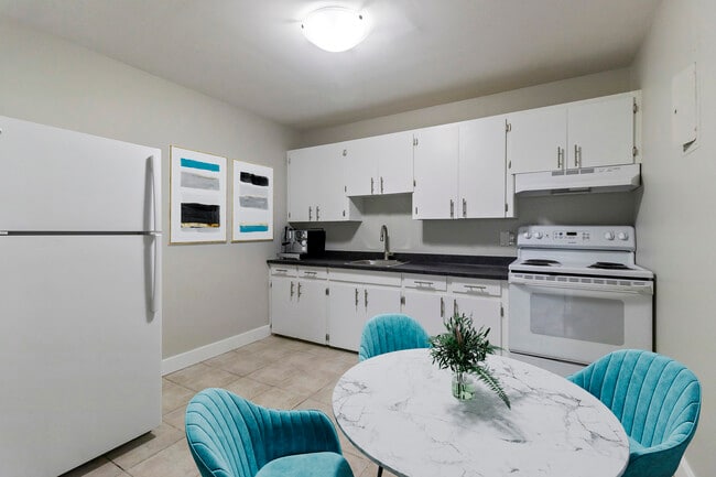 Building Photo - 495 Elmwood Drive