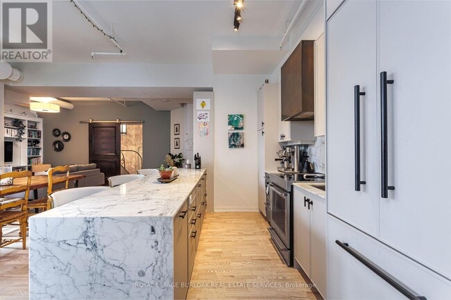 152 Annette St Unit 208