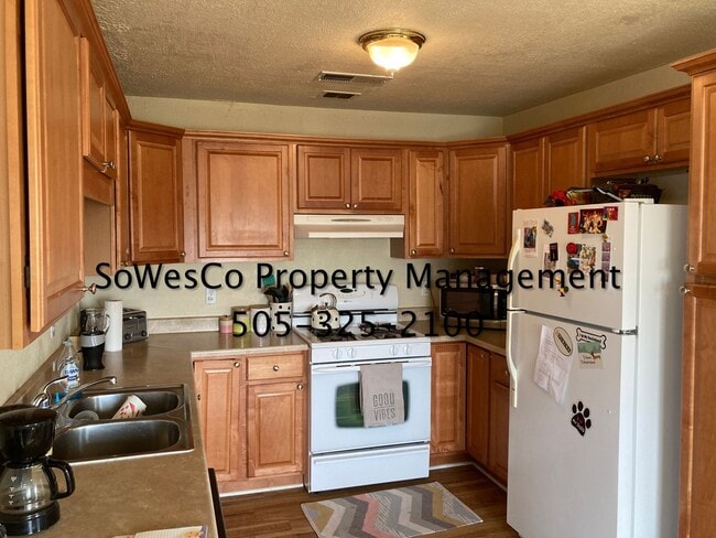 Photo - Cute 3 Bedroom Home with beautiful Kitchen