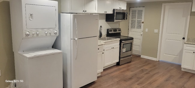 Building Photo - 207 W Laveer St Rental