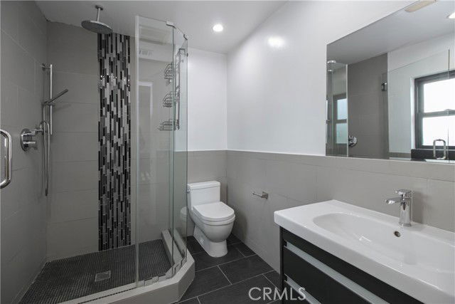 Photo - 8143 Hazeltine Ave