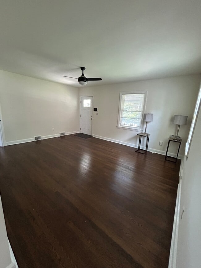 Photo - 9407 Colesville Rd