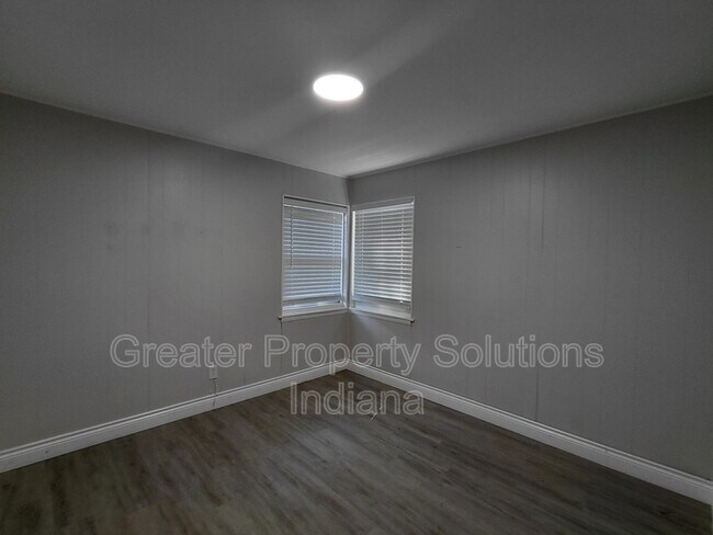 Photo - 7974 White Oak Ave