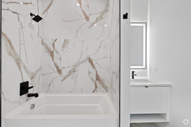1BR, 1BA - 636SF - Bathroom