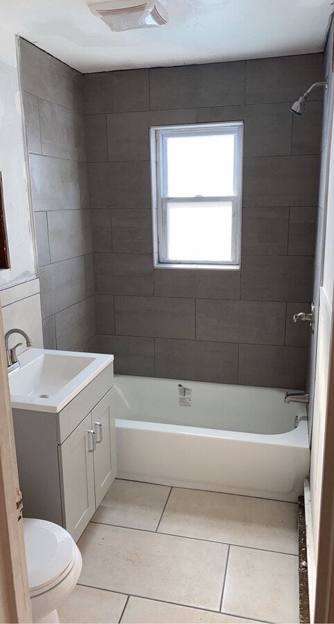 Photo - 323 Marshall St