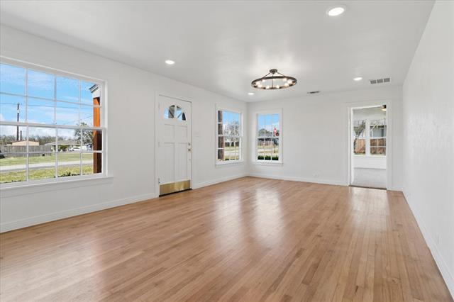 Photo - 602 W Pecan St