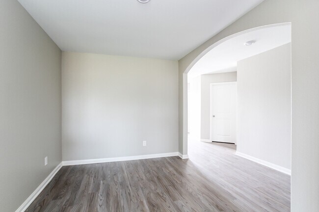 Photo - 25213 Dickens Dr