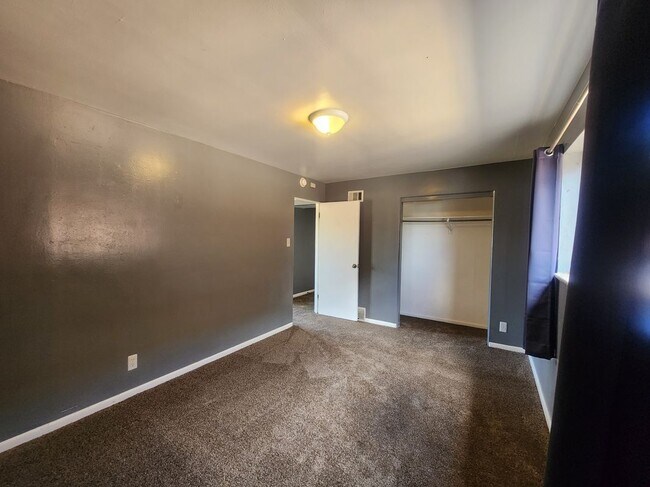 Photo - 1582 Lansing St