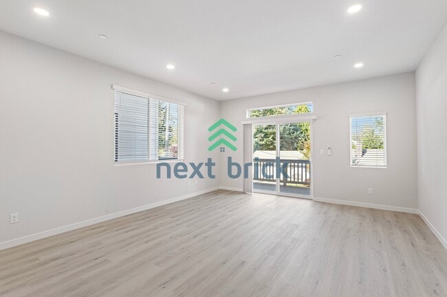 Photo - "Spacious 3-Bedroom Luxury Townhouse in Everett with 3 Full Baths"