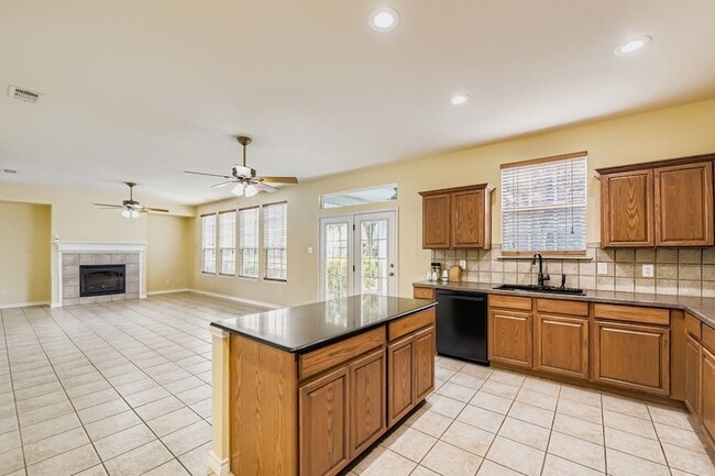 Photo - 908 Reveille Rd