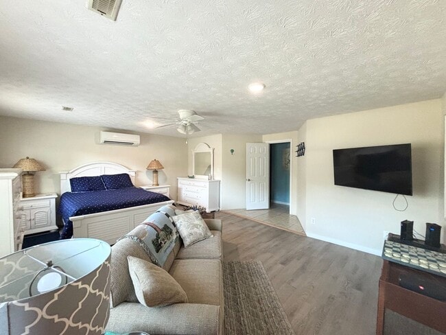 Photo - CALLING ALL SNOWBIRDS! Fully furnished apartment!