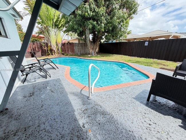 3360 NE 12th Terrace