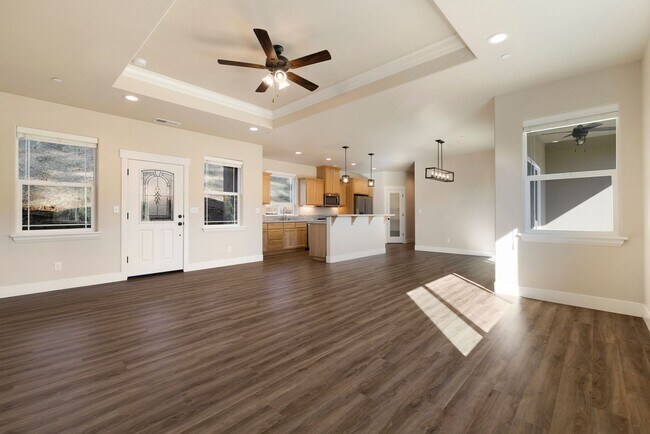 Photo - Beautiful 3 bedroom, 2 bath home in Paradise! Open Floor Plan with Attached Garage!