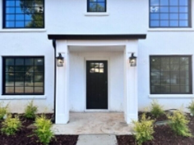 Photo - 1122 NE Wellman Ave