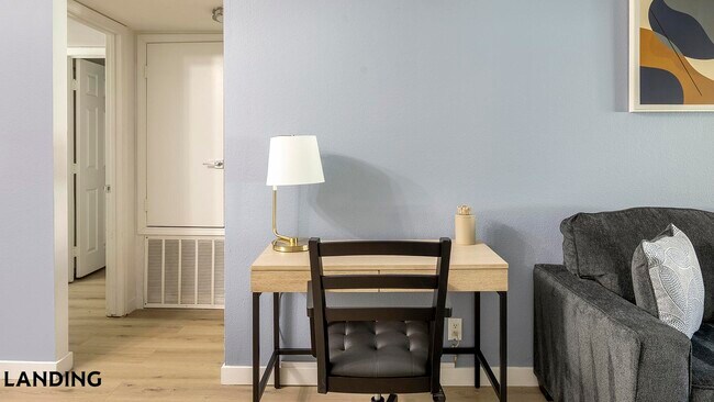 Photo - 1455 E Katie Ave Unidad P21