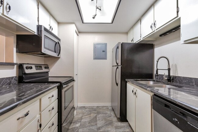 Photo - 1BR Condo • Fireplace • Balcony in Aurora