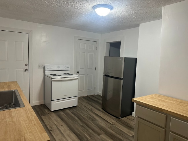 Photo - 203 Roan Ave