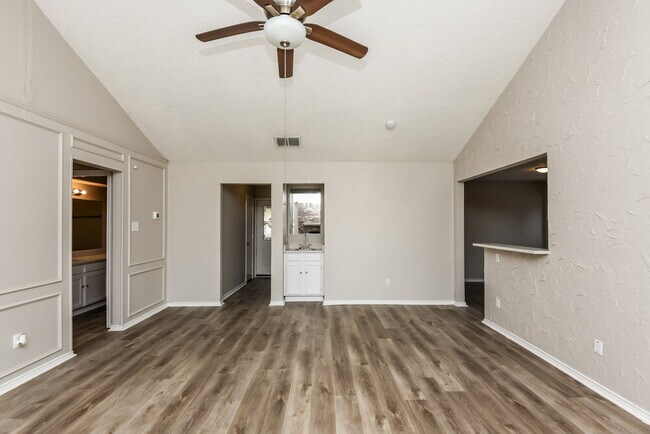 Photo - 2609 S Meadow Dr