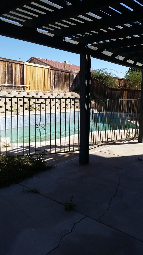 Photo - POOL FOR THE SUMMER! SPACIOUS 4 BEDROOM 3 BATH EAGLE RANCH HOME