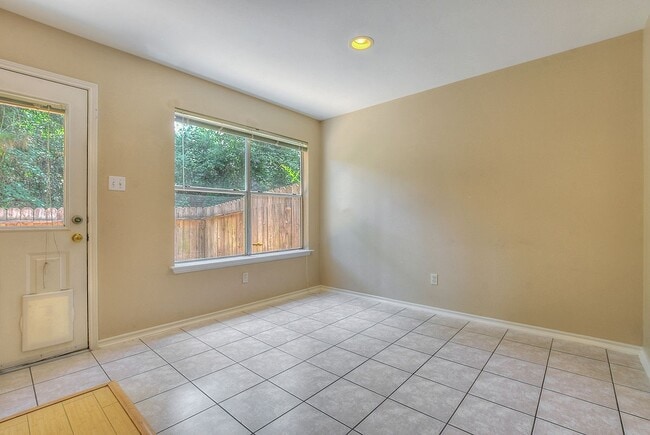 Photo - 7 Newberry Trail Ct