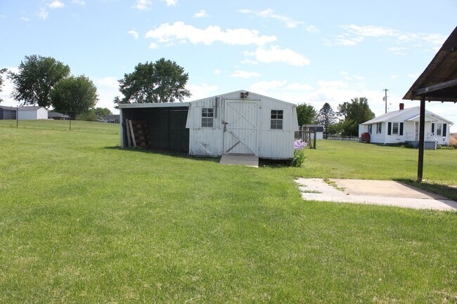 Photo - Singe Family Home for Rent in Broadway