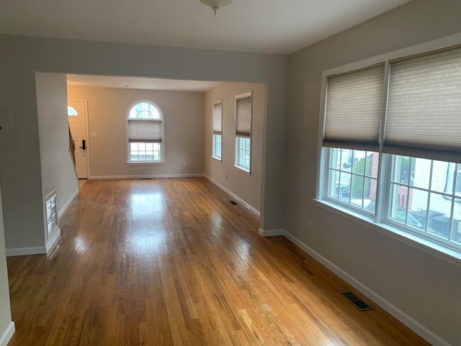 Completely renovated three bedroom 1 1/2 bath townhouse - 40 Park Ave Unit B