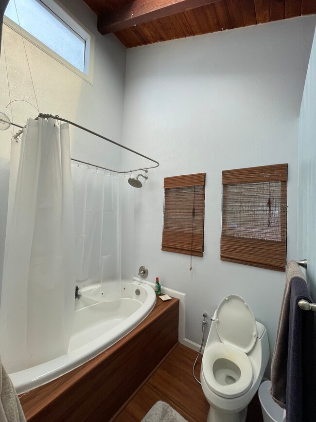Top Floor - Bathroom - 75-5810 Olua Plz