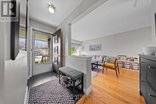 Photo - 753 Dickens Ave