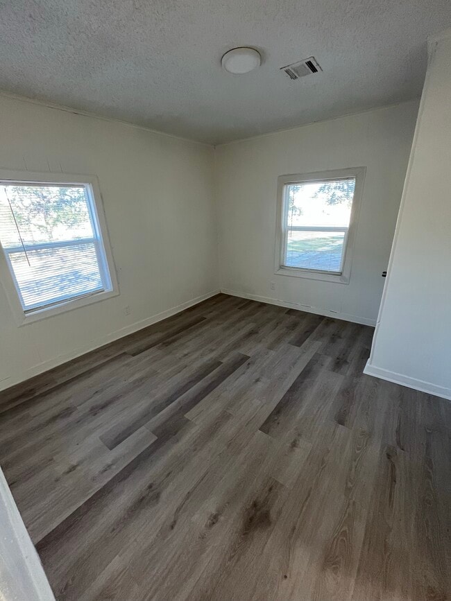 Photo - Forrest AVE #1